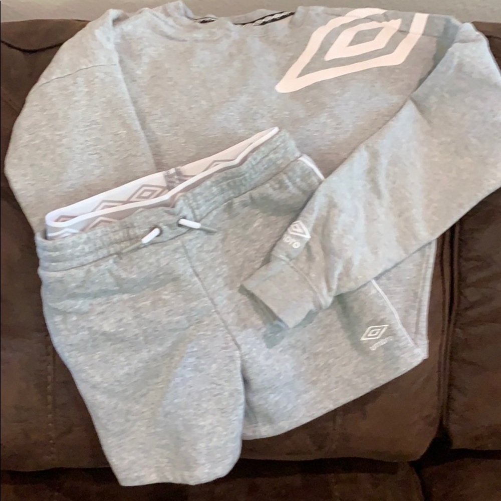 Umbro Sweatshirt with Shorts Size 7/Small